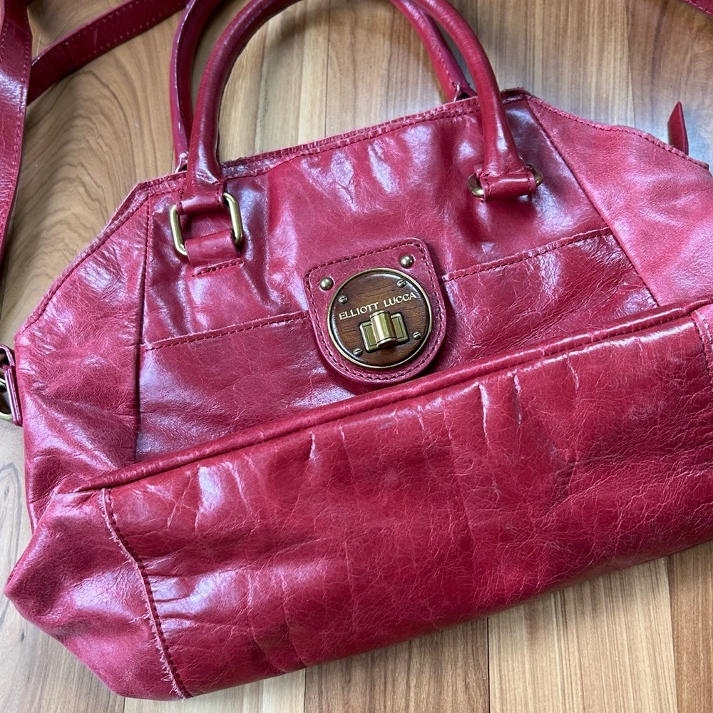 Elliott Lucca | Women’s red leather zip top buckle/snap front crossbody purse - Picture 3 of 10